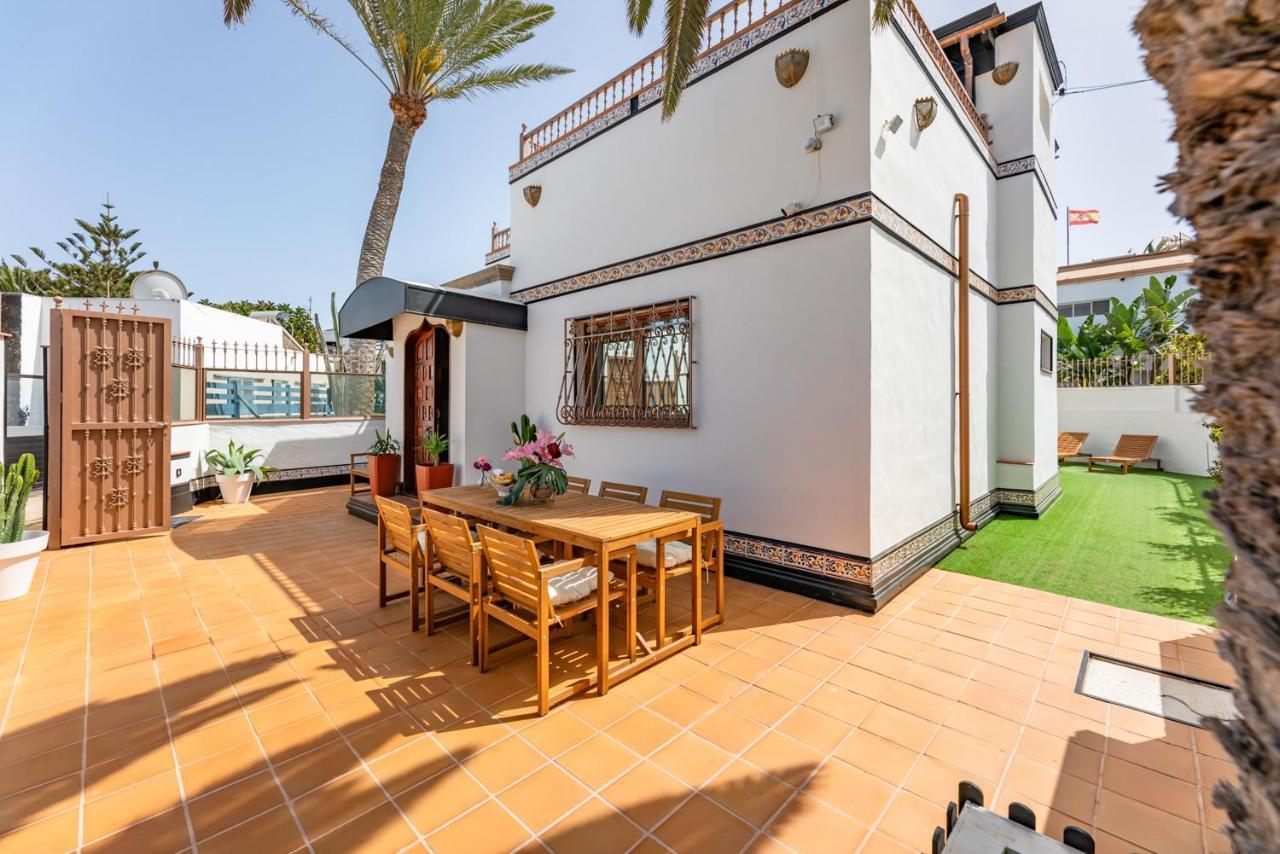 Villa Corralejo Bay Beachfront Corralejo By Holidays Home Exteriör bild
