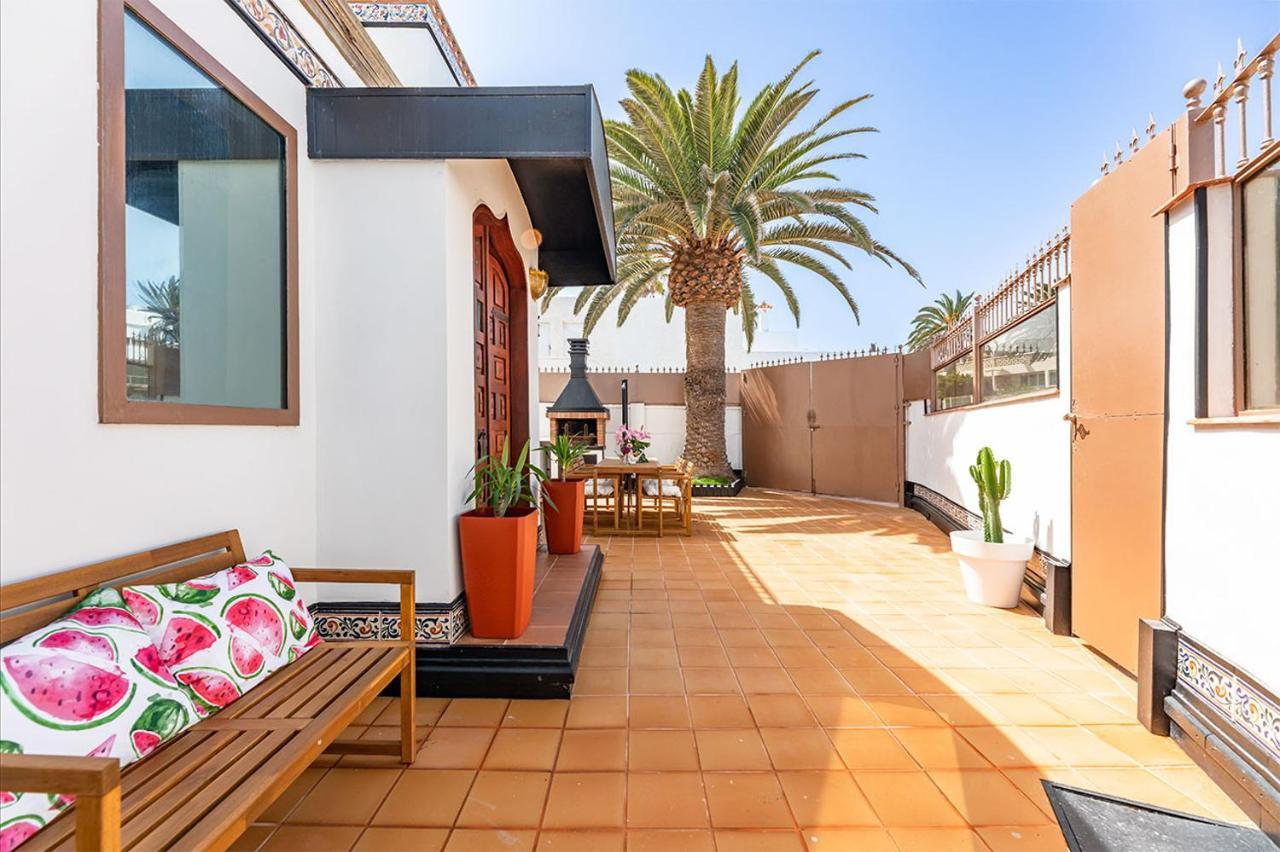 Villa Corralejo Bay Beachfront Corralejo By Holidays Home Exteriör bild