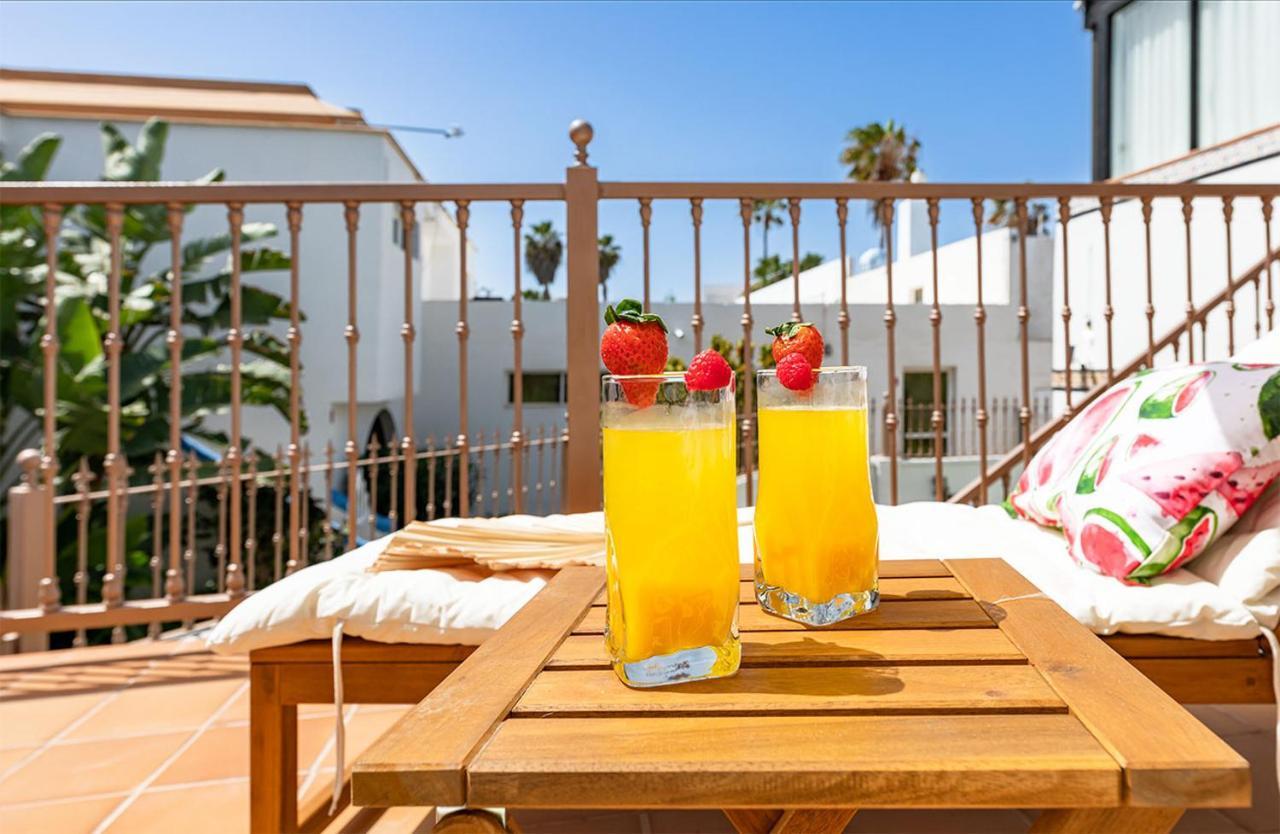 Villa Corralejo Bay Beachfront Corralejo By Holidays Home Exteriör bild
