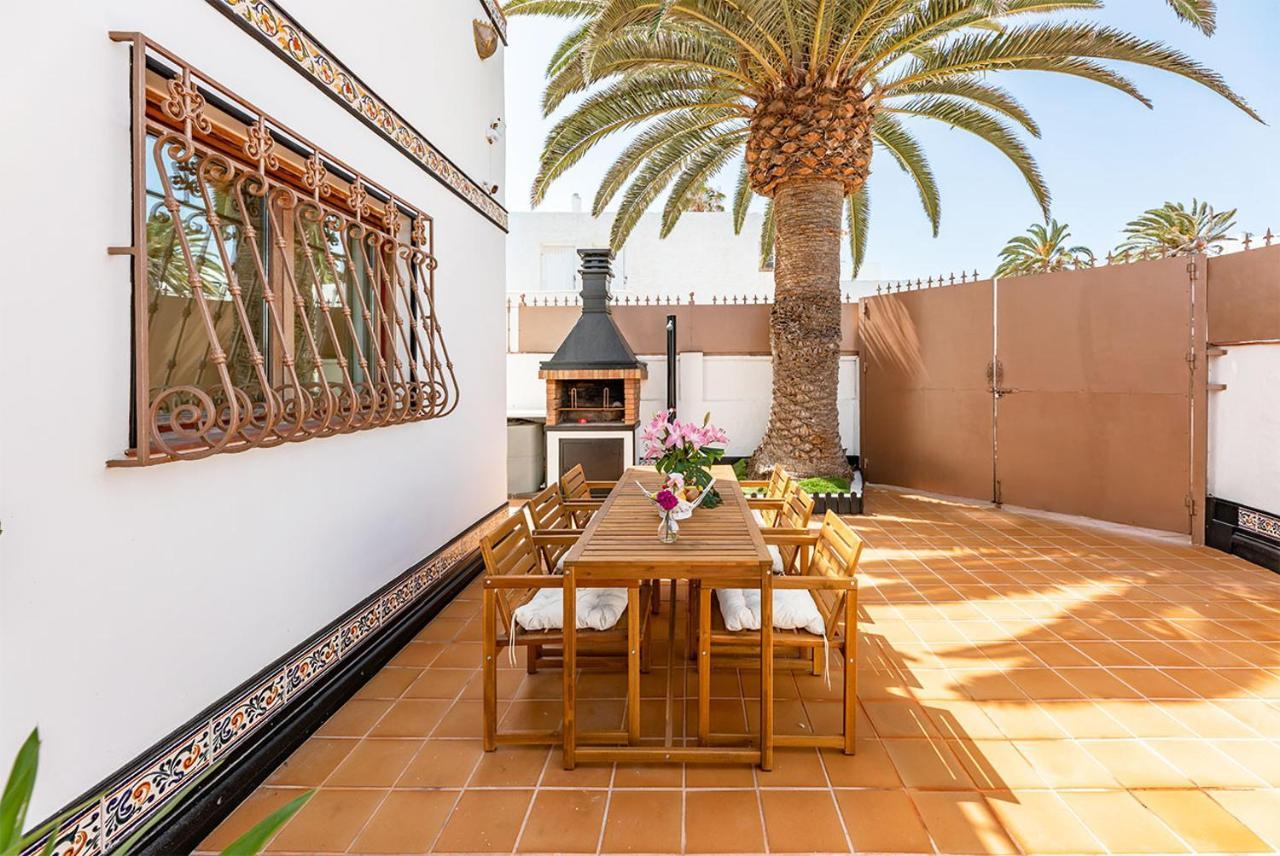 Villa Corralejo Bay Beachfront Corralejo By Holidays Home Exteriör bild