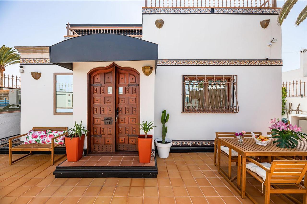 Villa Corralejo Bay Beachfront Corralejo By Holidays Home Exteriör bild